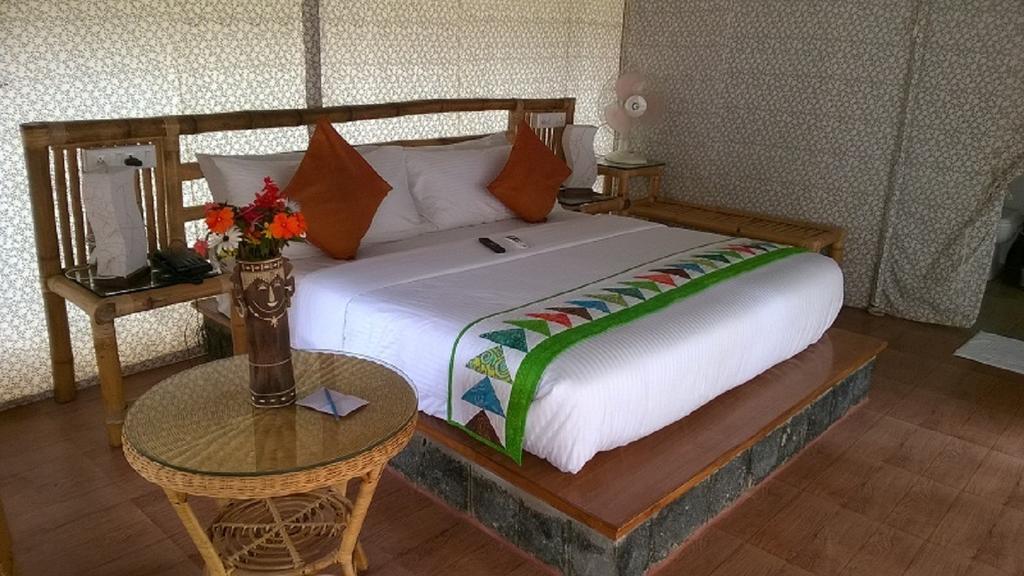 Bison Woods Hotel Yercaud Room photo